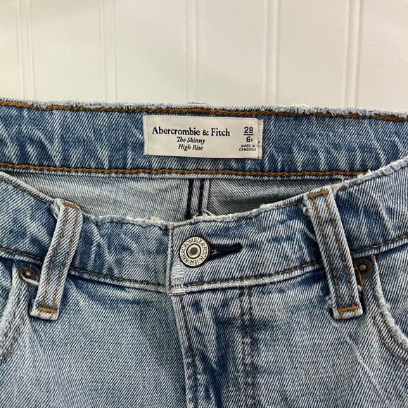 A&F The Skinny High Rise Jeans - Picture 2 of 4